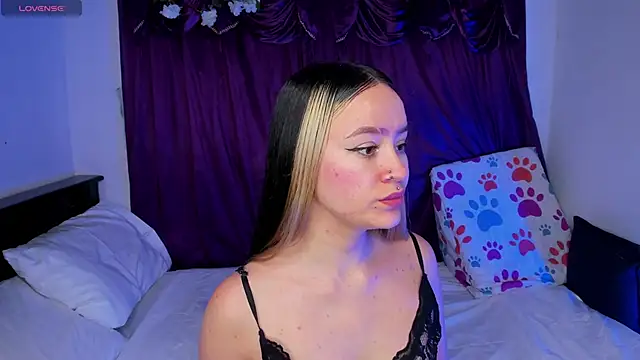 Snapshot of Shairaclark_ chatting on 13, 5, 2026 Shairaclark online show from 13, 5, 2026