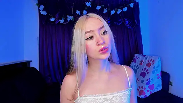 Snapshot of Shairaclark_ chatting on 4, 6, 2026 Shairaclark online show from 4, 6, 2026