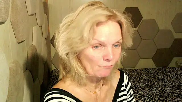 Zoe Steell online show from 17, 10, 2025