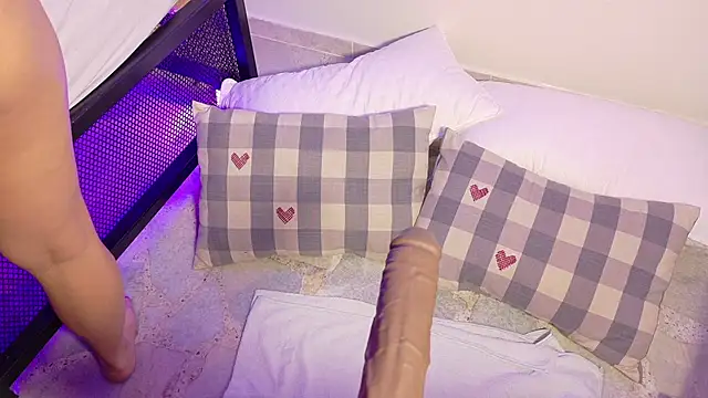 KeendraFox  online show from 11, 11, 2025