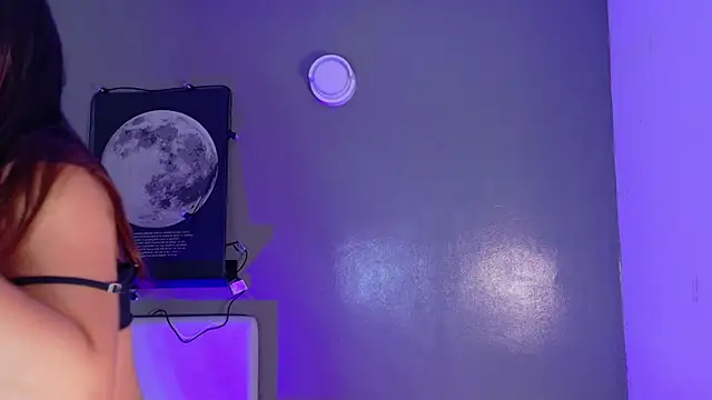 Snapshot of KeendraFox_ chatting on 16, 12, 2025 KeendraFox online show from 16, 12, 2025