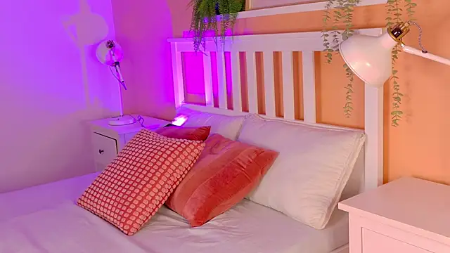 KeendraFox  online show from 5, 4, 2026