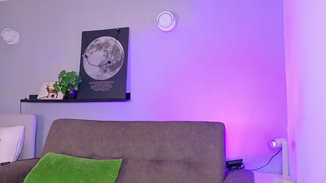 KeendraFox  online show from 16, 4, 2026