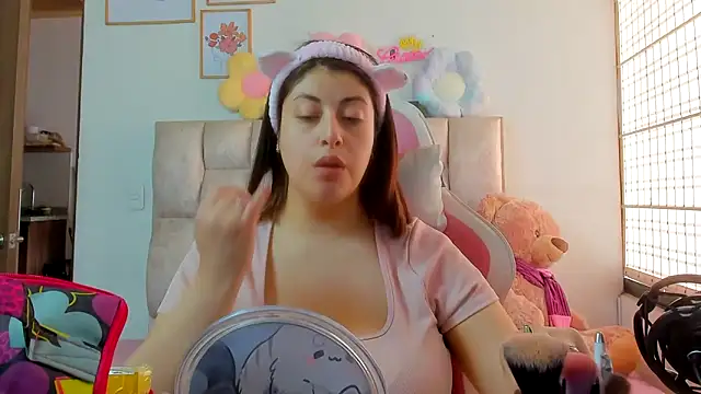 Snapshot of queenalexxa111 chatting on 19, 12, 2025 queenalexxa111 online show from 19, 12, 2025