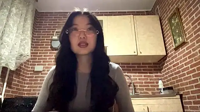 EmmaLeexth online show from 23, 11, 2025