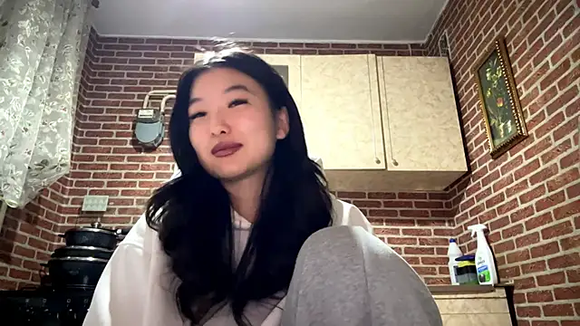 Snapshot of EmmaLeexth chatting on 9, 2, 2026 EmmaLeexth online show from 9, 2, 2026