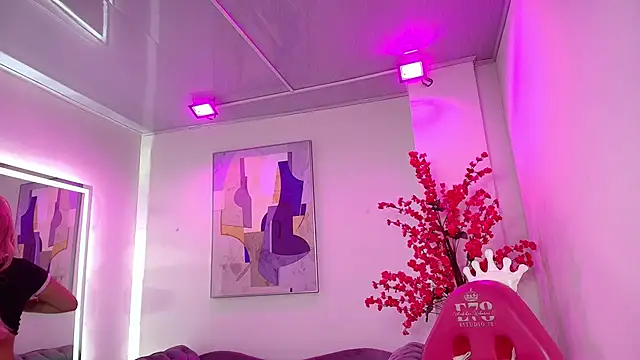 Kitty rouusse online show from 4, 10, 2025