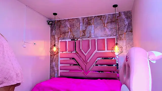 Snapshot of MaylinRosse_ chatting on 2, 2, 2026 MaylinRosse online show from 2, 2, 2026