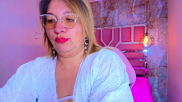 Snapshot of MaylinRosse_ chatting on 4, 2, 2026 MaylinRosse online show from 4, 2, 2026