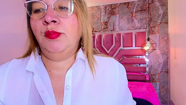 Snapshot of MaylinRosse_ chatting on 18, 2, 2026 MaylinRosse online show from 18, 2, 2026