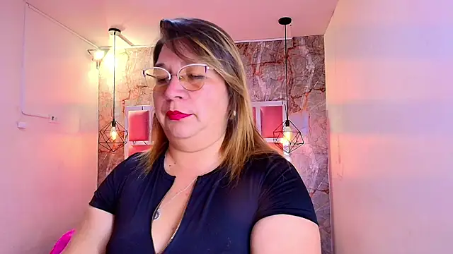 Snapshot of MaylinRosse_ chatting on 19, 4, 2026 MaylinRosse online show from 19, 4, 2026