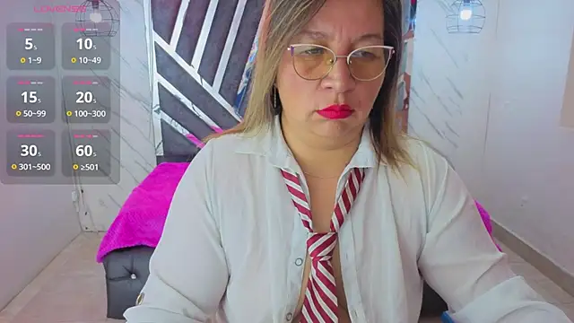 Snapshot of MaylinRosse_ chatting on 15, 5, 2026 MaylinRosse online show from 15, 5, 2026