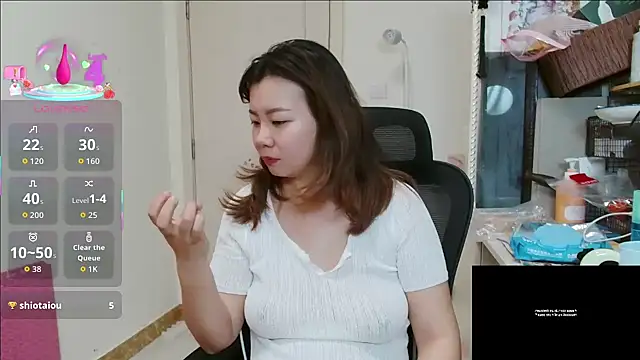 Snapshot of sallycui chatting on 18, 6, 2026 sallycui online show from 18, 6, 2026