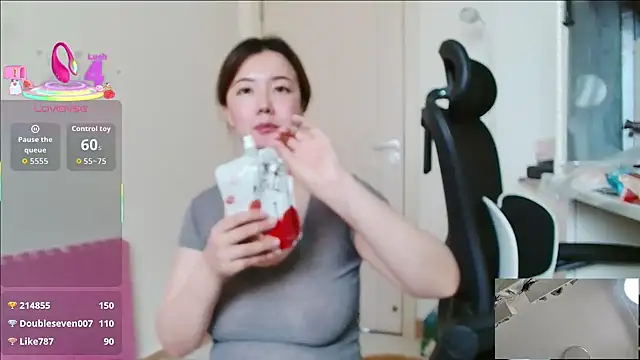 Snapshot of sallycui chatting on 20, 6, 2026 sallycui online show from 20, 6, 2026