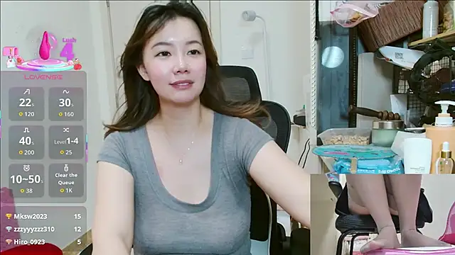 Snapshot of sallycui chatting on 4, 7, 2026 sallycui online show from 4, 7, 2026