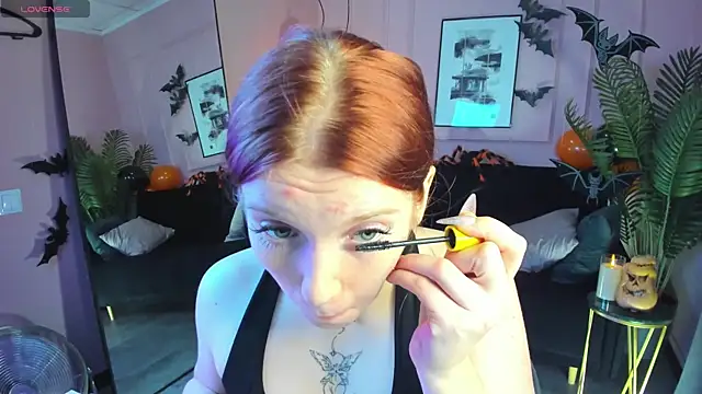 Layla Glam online show from 3, 11, 2025