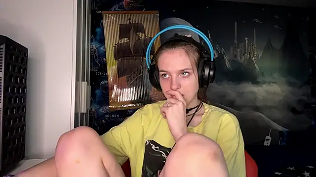 Elira Breeze online show from 2, 11, 2025