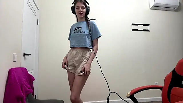 Elira Breeze online show from 2, 2, 2026