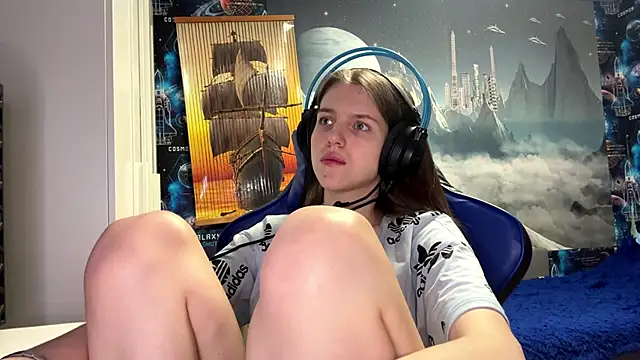 Elira Breeze online show from 7, 3, 2026