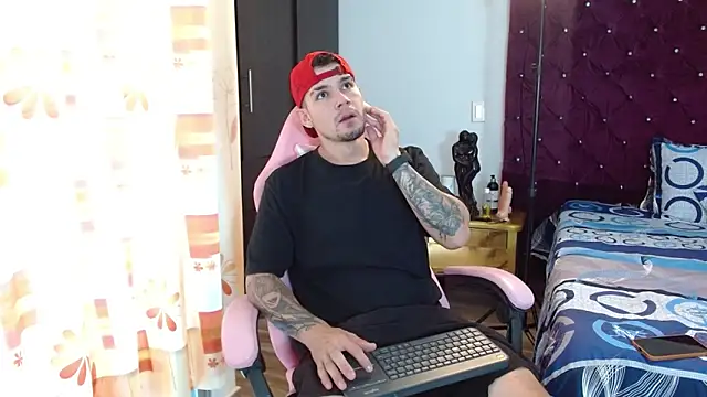 BooyHott  online show from 7, 11, 2025