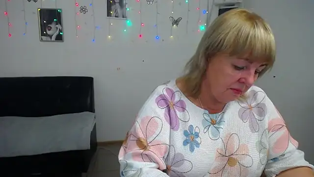 Snapshot of MilenaWedxy chatting on 8, 10, 2025 MilenaWedxy online show from 8, 10, 2025