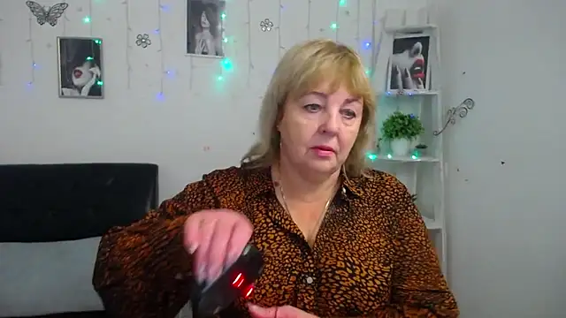 Snapshot of MilenaWedxy chatting on 10, 10, 2025 MilenaWedxy online show from 10, 10, 2025