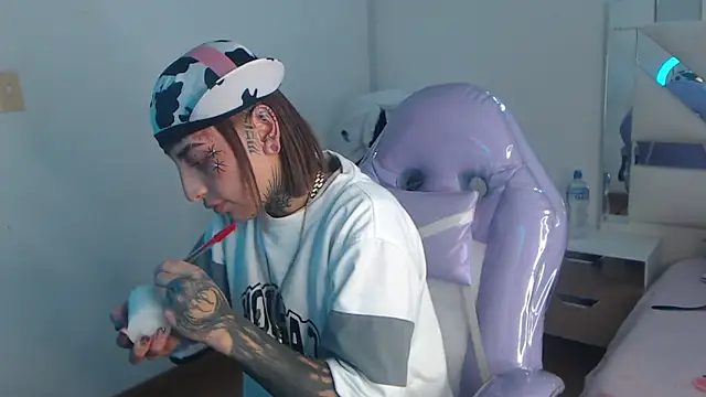 Gyal 8  online show from 6, 11, 2025