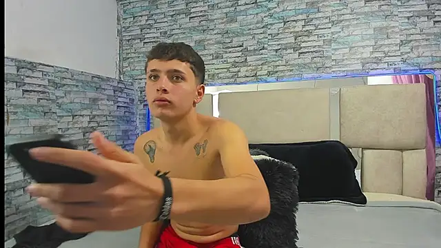 Julian wolf18 online show from 6, 11, 2025