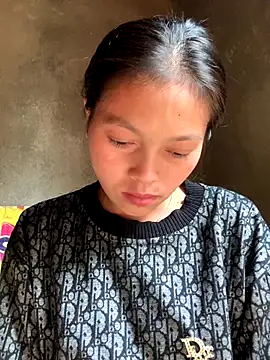 Snapshot of Halyy_xx chatting on 6, 10, 2025 Halyy xx online show from 6, 10, 2025