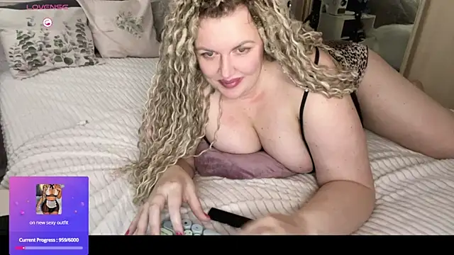 Snapshot of Nivika chatting on 3, 10, 2025 Nivika online show from 3, 10, 2025