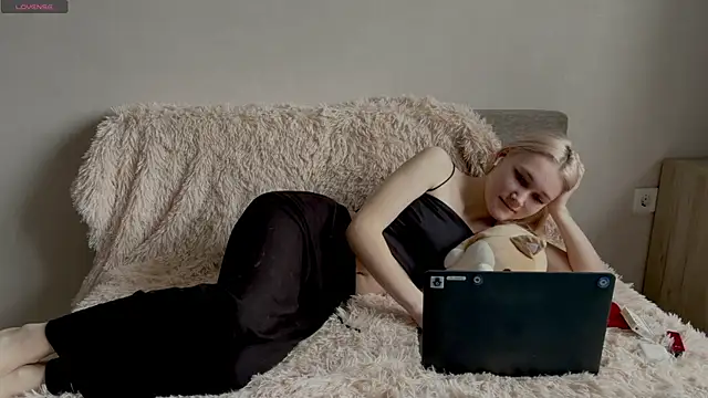 TwinedPeril online show from 4, 12, 2025