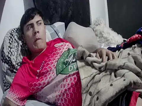 Snapshot of Miguel19971 chatting on 1, 12, 2025 Miguel19971 online show from 1, 12, 2025