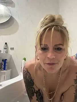 Snapshot of Carmen36XX chatting on 26, 10, 2025 Carmen36XX online show from 26, 10, 2025