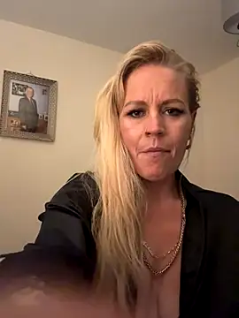 Snapshot of Carmen36XX chatting on 29, 10, 2025 Carmen36XX online show from 29, 10, 2025