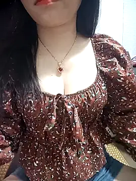 Snapshot of Minssara20 chatting on 8, 10, 2025 Minssara20 online show from 8, 10, 2025