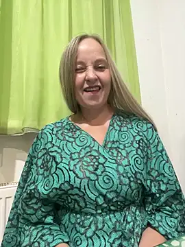 Snapshot of B_i_r_d_i_e chatting on 23, 9, 2025 B i r d i e online show from 23, 9, 2025