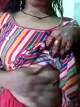 Snapshot of Mona_darling21 chatting on 8, 11, 2025 Mona darling21 online show from 8, 11, 2025