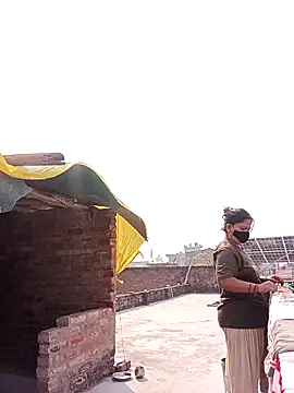 Snapshot of Mona_darling21 chatting on 13, 11, 2025 Mona darling21 online show from 13, 11, 2025