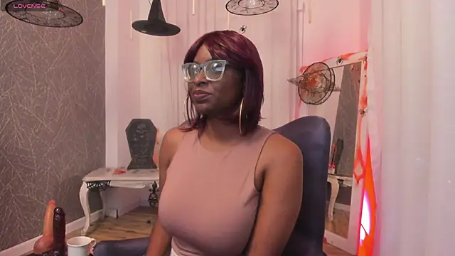 LolaJenkinss online show from 4, 11, 2025