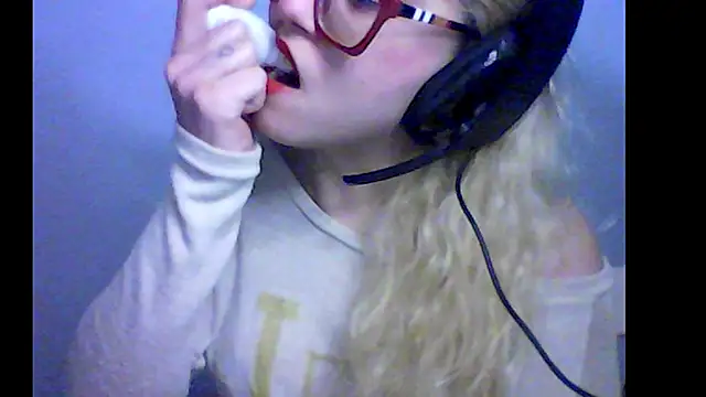 Snapshot of BlondieTami chatting on 10, 10, 2025 BlondieTami online show from 10, 10, 2025