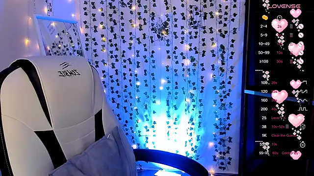 LinaBlossom  online show from 9, 4, 2026