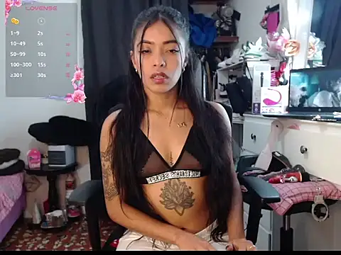 Snapshot of pocahot222 chatting on 12, 10, 2025 pocahot222 online show from 12, 10, 2025