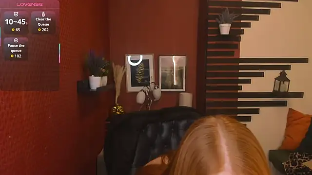 ChloeValentinee online show from 18, 11, 2025