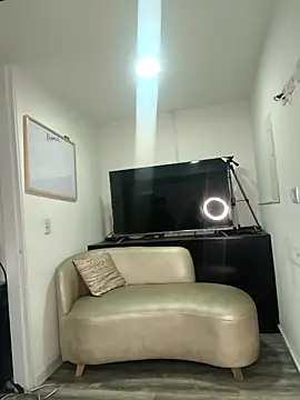 Alisson Stonee online show from 21, 4, 2026