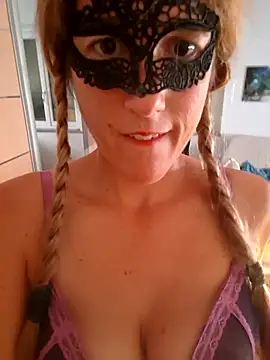 Snapshot of Naughty-Layla chatting on 4, 10, 2025 Naughty-Layla online show from 4, 10, 2025
