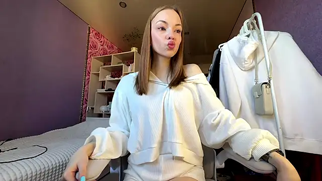 Snapshot of SofiaSmiles chatting on 6, 10, 2025 SofiaSmiles online show from 6, 10, 2025