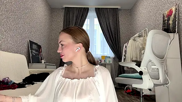 Snapshot of SofiaSmiles chatting on 19, 10, 2025 SofiaSmiles online show from 19, 10, 2025