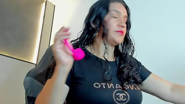 Snapshot of zoee_zi chatting on 15, 10, 2025 zoee zi online show from 15, 10, 2025