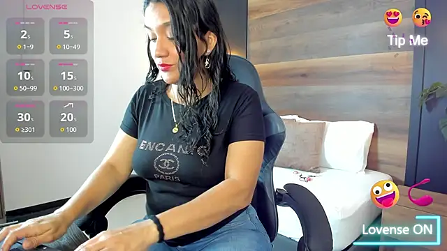 Snapshot of zoee_zi chatting on 20, 10, 2025 zoee zi online show from 20, 10, 2025