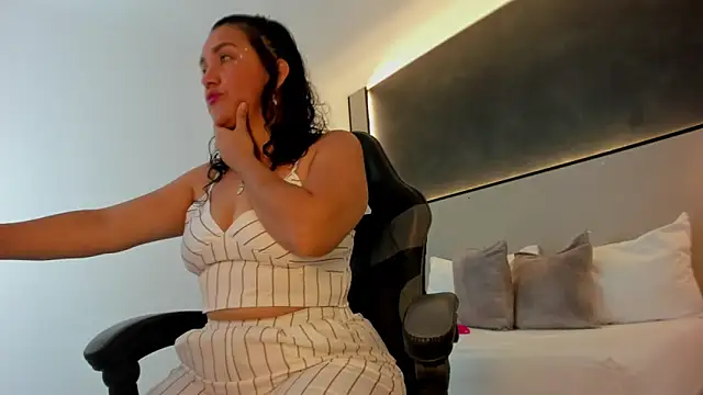 Snapshot of zoee_zi chatting on 25, 11, 2025 zoee zi online show from 25, 11, 2025